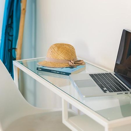 4 Bedroom Apartment On The Beach 텔아비브 외부 사진