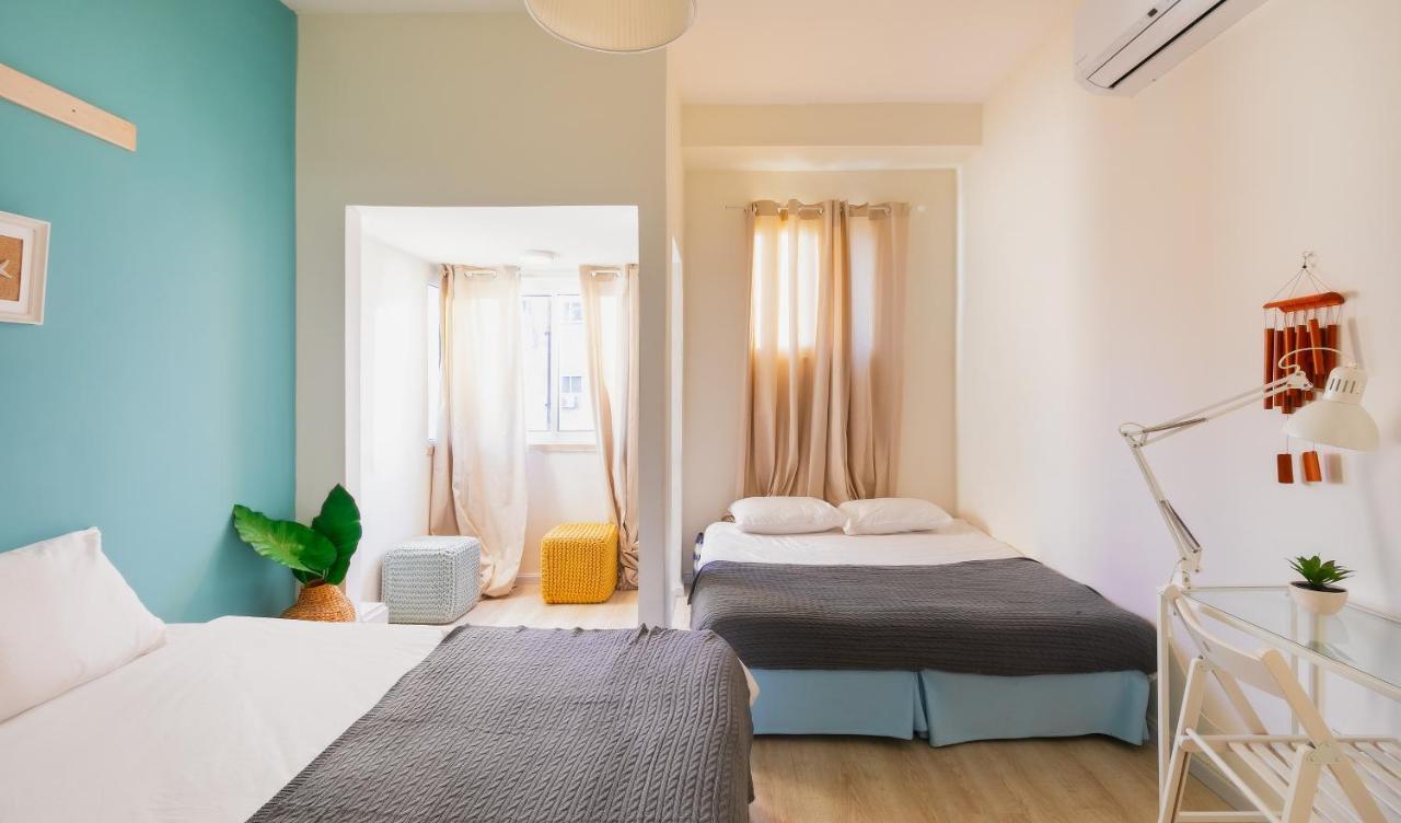 4 Bedroom Apartment On The Beach 텔아비브 외부 사진
