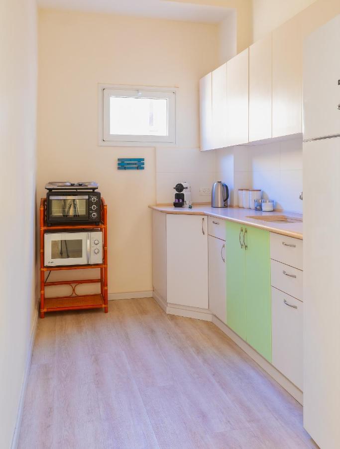 4 Bedroom Apartment On The Beach 텔아비브 외부 사진