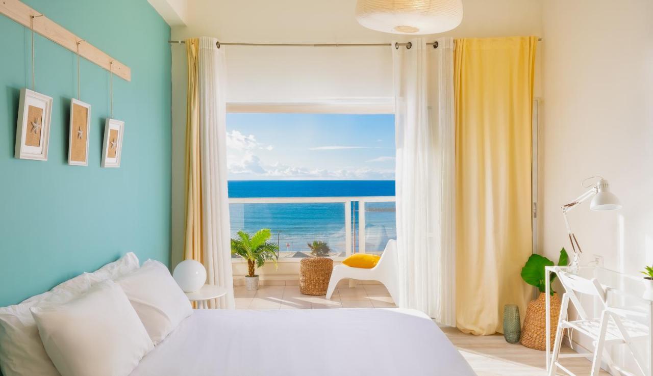 4 Bedroom Apartment On The Beach 텔아비브 외부 사진