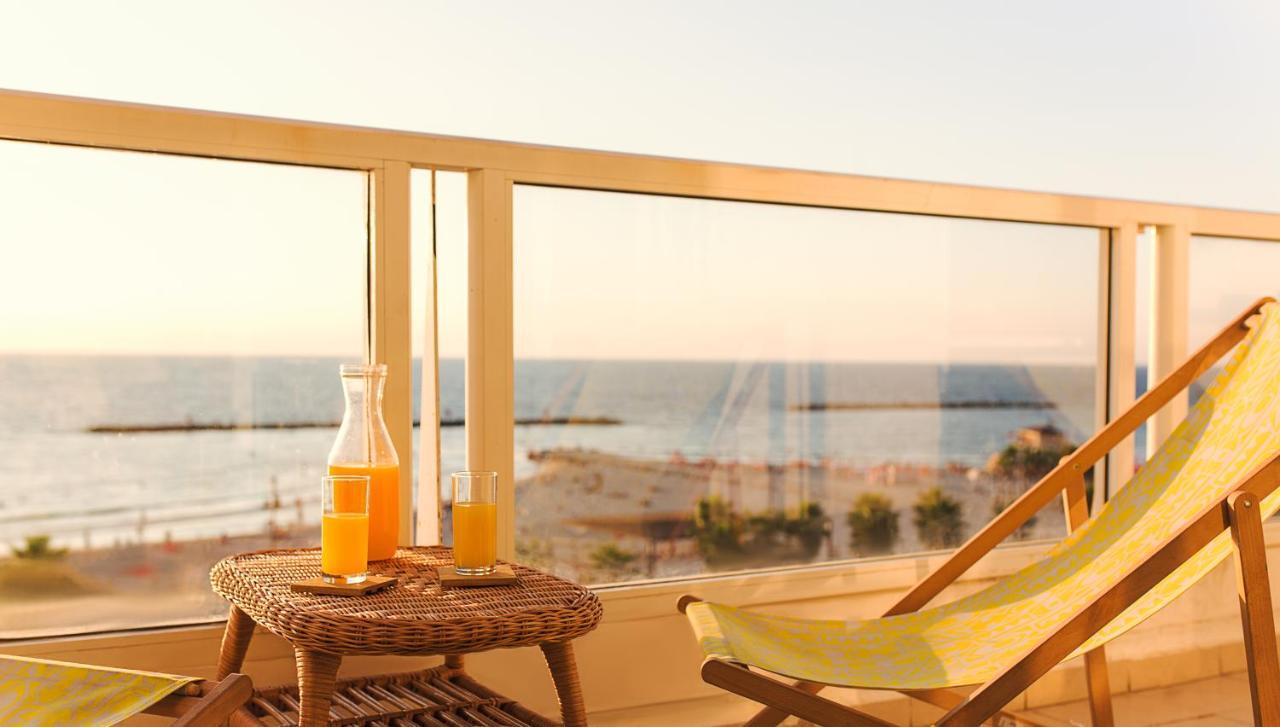 4 Bedroom Apartment On The Beach 텔아비브 외부 사진