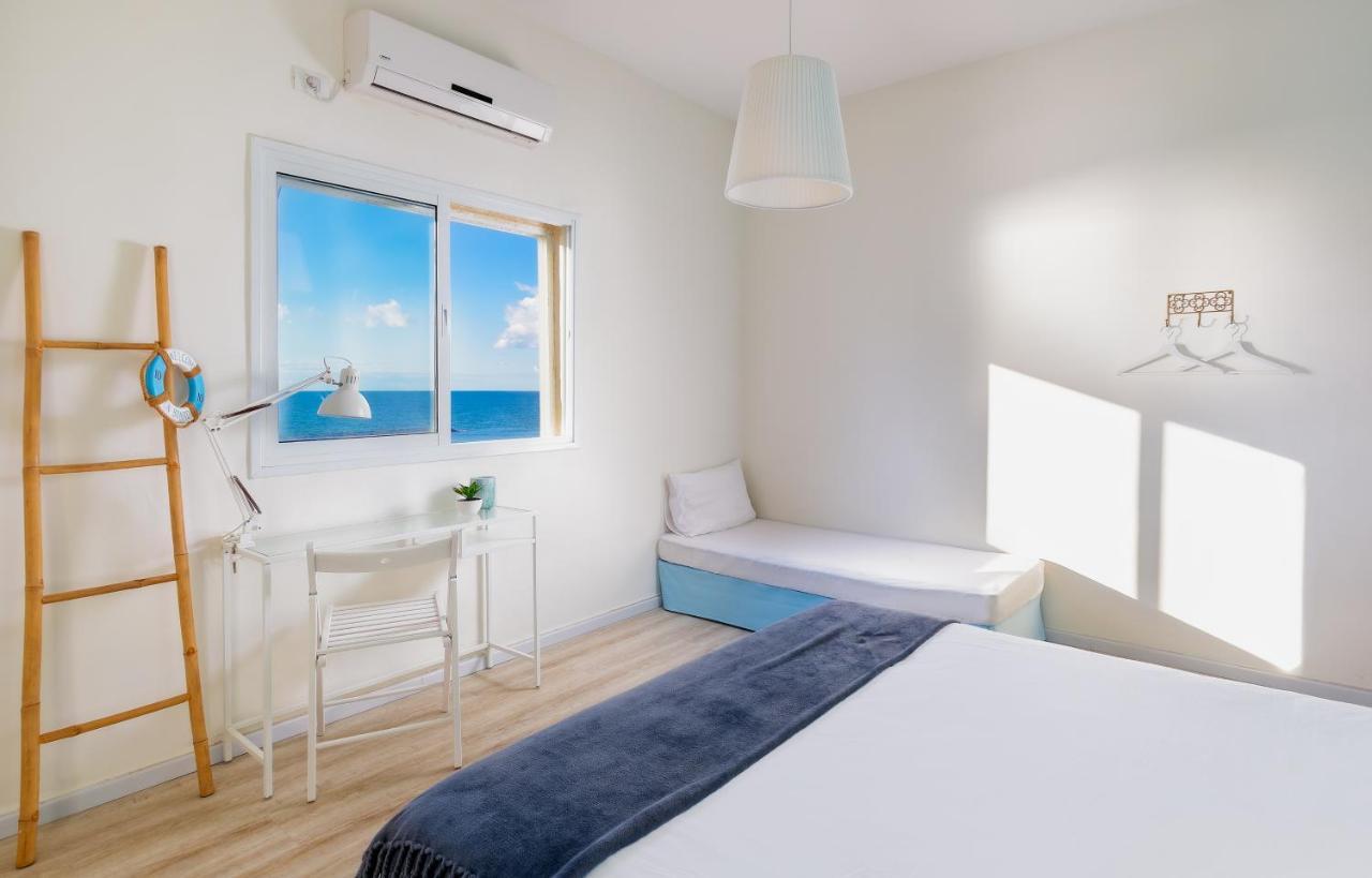 4 Bedroom Apartment On The Beach 텔아비브 외부 사진